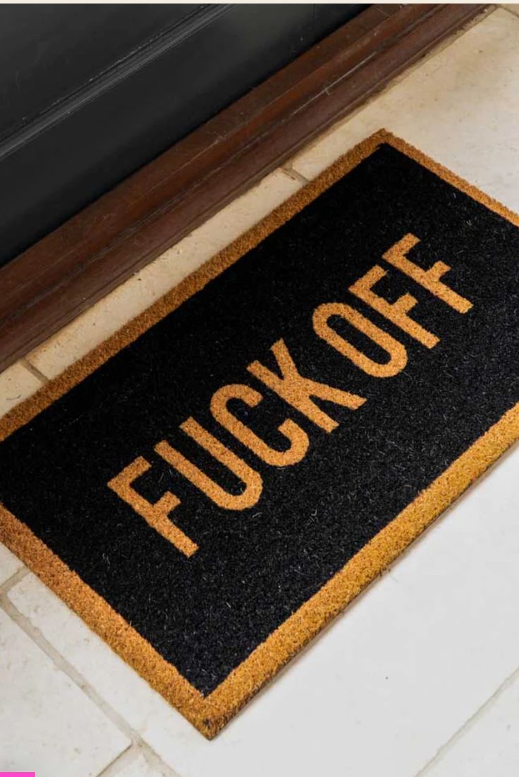 a door mat that says fluckoe on it