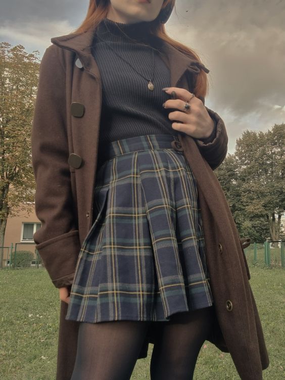 Academia Aesthetic Outfit, Dark Academia Outfits, Dark Academia Outfit, Dark Academia Clothes, Mode Tips, Academia Clothes, Academia Outfits, Academia Style, Academia Fashion