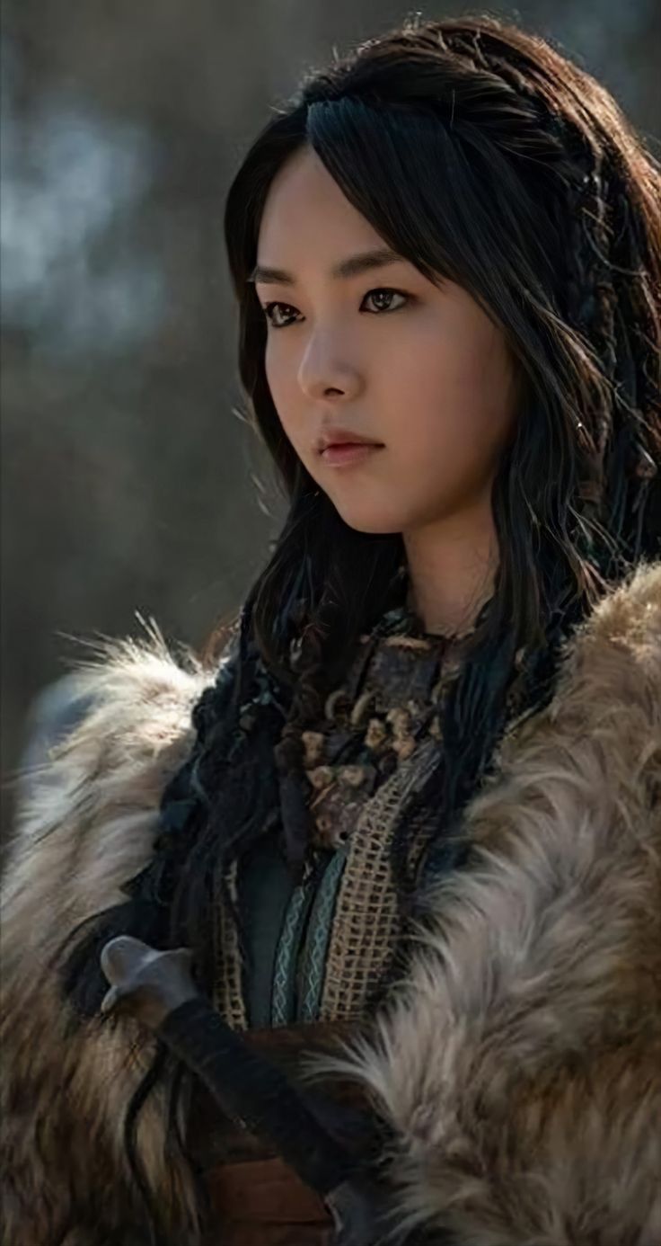 Mongolian Hairstyles, Mongolian Makeup, Arthadal Chronicles, Mongolian Woman, Mongolian People, Ice Climber, Inuit People, Female Reference, Style Goals