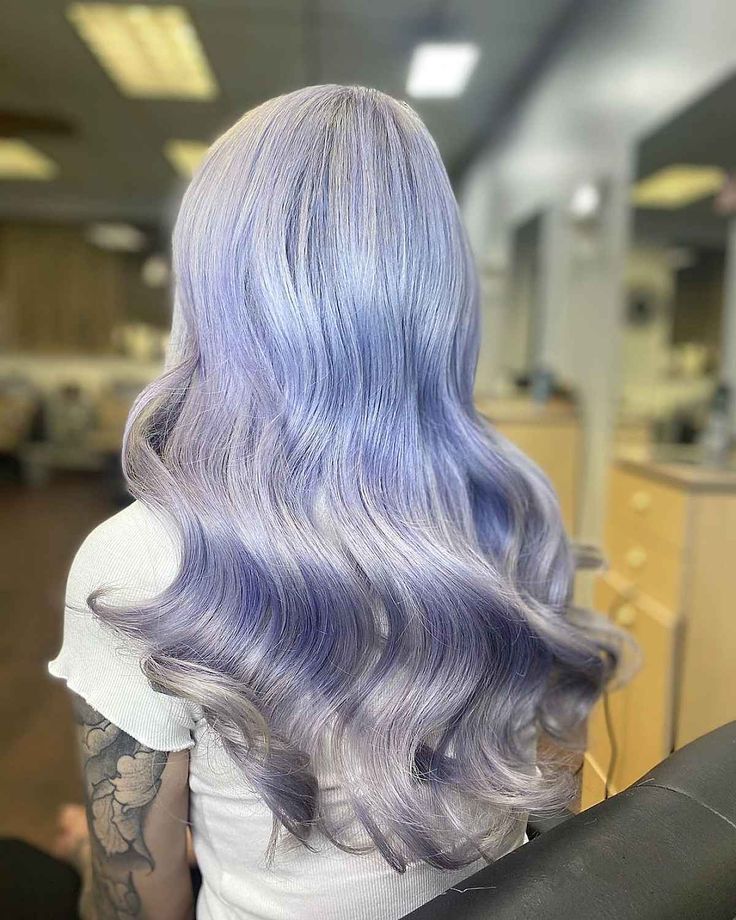 57 Stunning Silver Hair Color Ideas for 2024 Semi Wavy Hair, Hair Black Highlights, Hair Styles Balayage, Silver Purple Hair, Dark Silver Hair, Hair Color Grey Silver, Hair Color Grey, Silver Hair Color Ideas, Lilac Hair Color