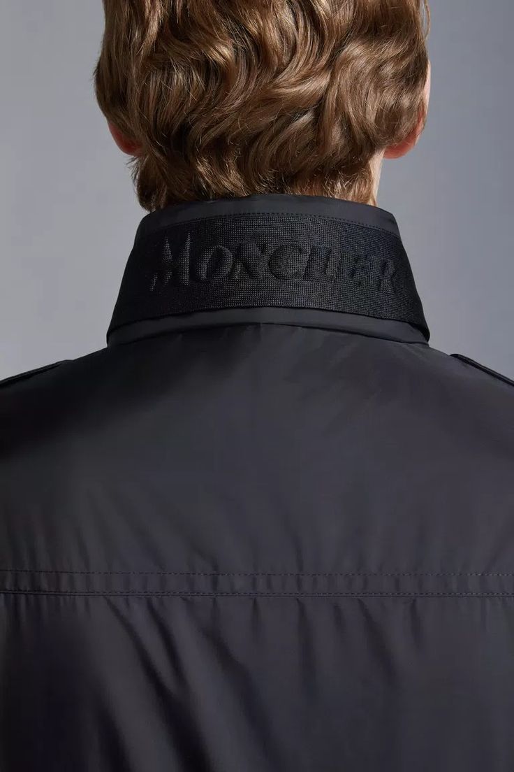 Chaqueta impermeable Lez Negro - Anoraks y Impermeables de Hombre | Moncler US Black Nylon Windbreaker With Padded Collar, Designer Black Nylon Outerwear, Designer Nylon Outerwear For Outdoor, Luxury Nylon Outerwear For Outdoor, Waterproof Nylon Windbreaker For Work, Waterproof Nylon Outerwear For Work, Marvelous Designer