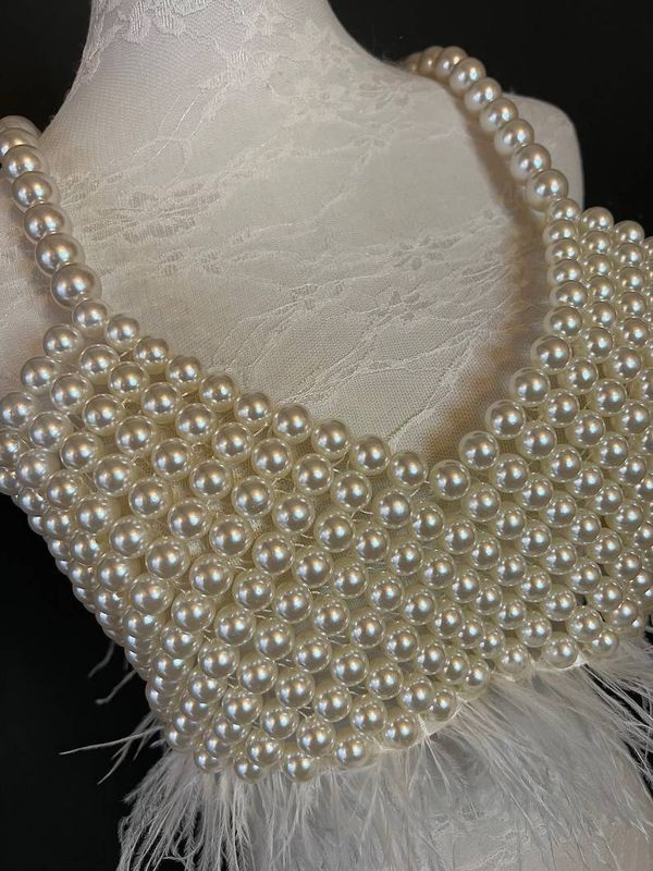 Pearl Vest, Pearl Body Chain, Free Beading Tutorials, Rhinestone Belts, Pearl Top, Top Pearl, Fan Fashion, Rhinestone Belt, Cropped Tube Top