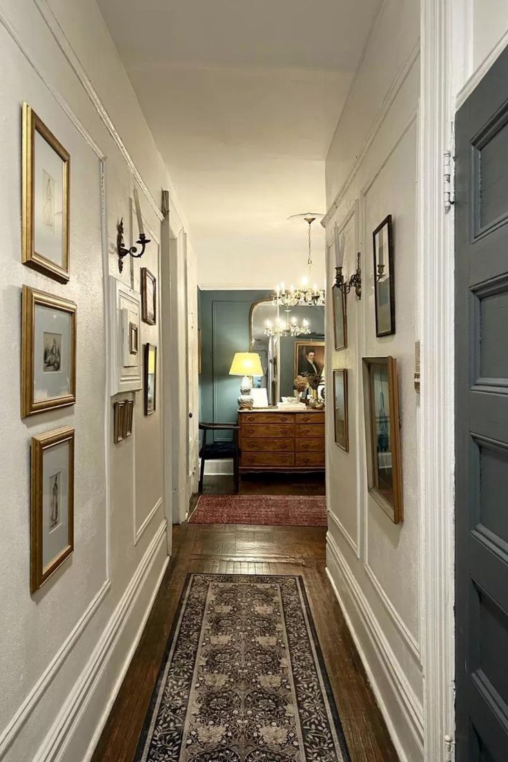 Transform your apartment hallway into a stylish passage with Parisian-inspired decor. Explore chic and timeless home decor ideas that bring the elegance of a Parisian-style apartment to every corner, creating a welcoming and sophisticated ambiance. Hallway Interior Design, French Cottage Living Room, Salons Cottage, Hallway Interior, French Living Rooms, Parisian Decor, Parisian Interior, Apartment Entryway, French Apartment