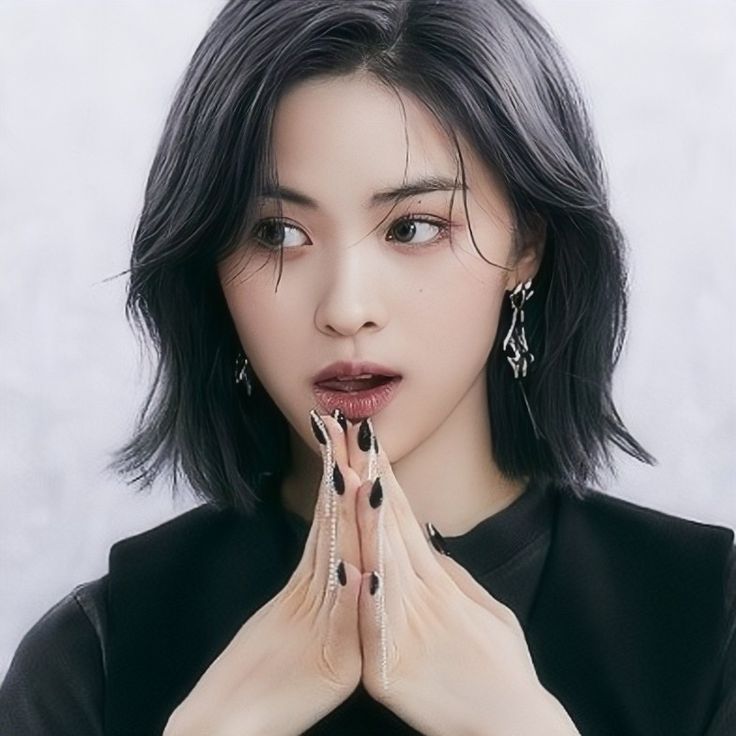 ryujin itzy iq icon Ryujin Port, Ryujin Angry Face, Ryujin Hairstyles, Ryujin Wolfcut, Cheshire Itzy, Kpop Hair, You're So Pretty, Shin Ryujin, Short Hair Tutorial