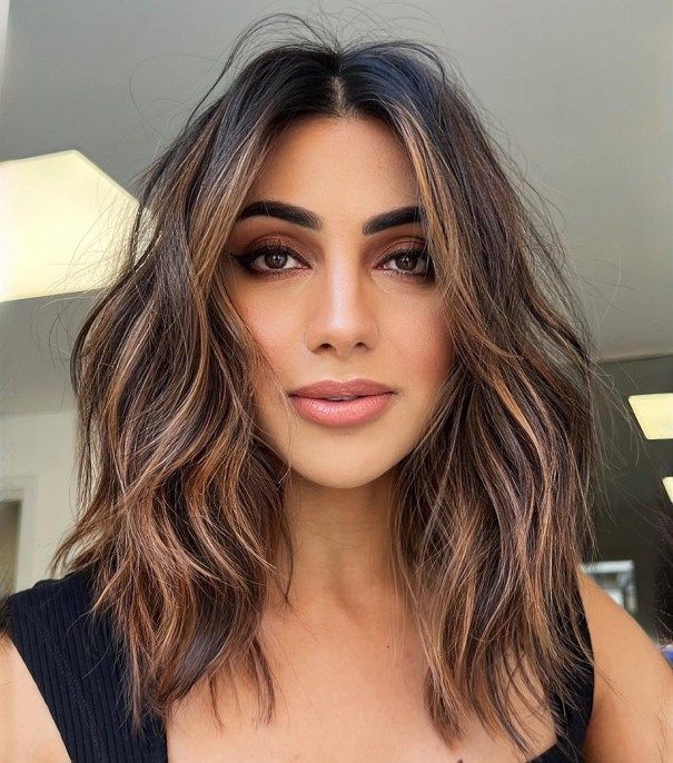 Center-Parted Flared Shag for Thick Hair Volumizing Layers, Voluminous Wavy Hair, Haircuts For Oval Faces, Messy Wavy Hair, Partial Balayage, Dense Hair, Hair Parting, Money Pieces, Flattering Haircuts