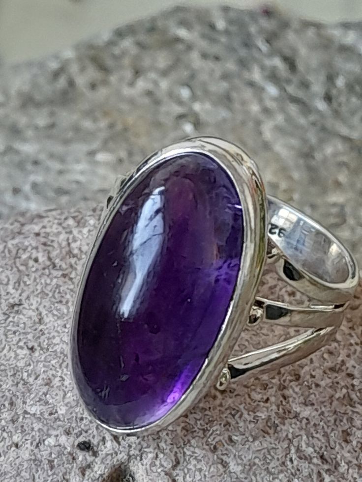 Ring of 925 sterling silver with a beautiful, clear amethyst in the middle. The amethyst has a length of about 2.3 cm. The ring has a ring size of 59. Rings Statement, In The Middle, The Middle, Statement Rings, Silver Ring, Jewelry Rings, Etsy Accessories, Amethyst, Ring Size