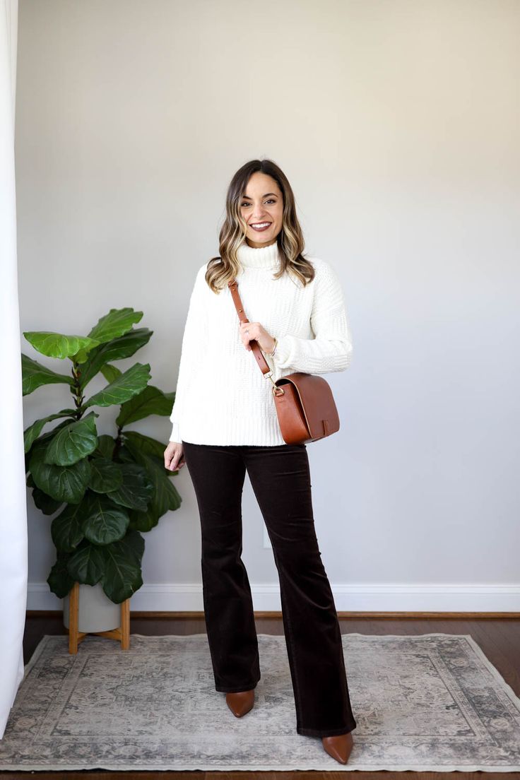 Bootcut Jeans For Work, Amazon Flare Pants, Simple Winter Work Outfits, Flared Pants Work Outfit, Colored Flare Pants Outfit, Best Petite Flare Jeans, Classy Jeans Outfit Winter, Fall Black Pants Outfit, Skyscraper Jeans Outfit