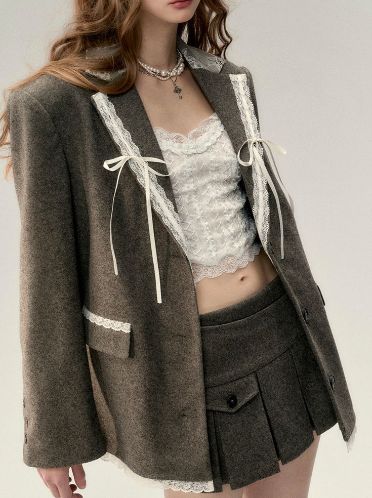 Suit With Suspenders, Lace Suit, Moda Denim, Suspenders Set, Grey Coat, Lace Camisole, Lace Bows, Casual Denim, Lace Design