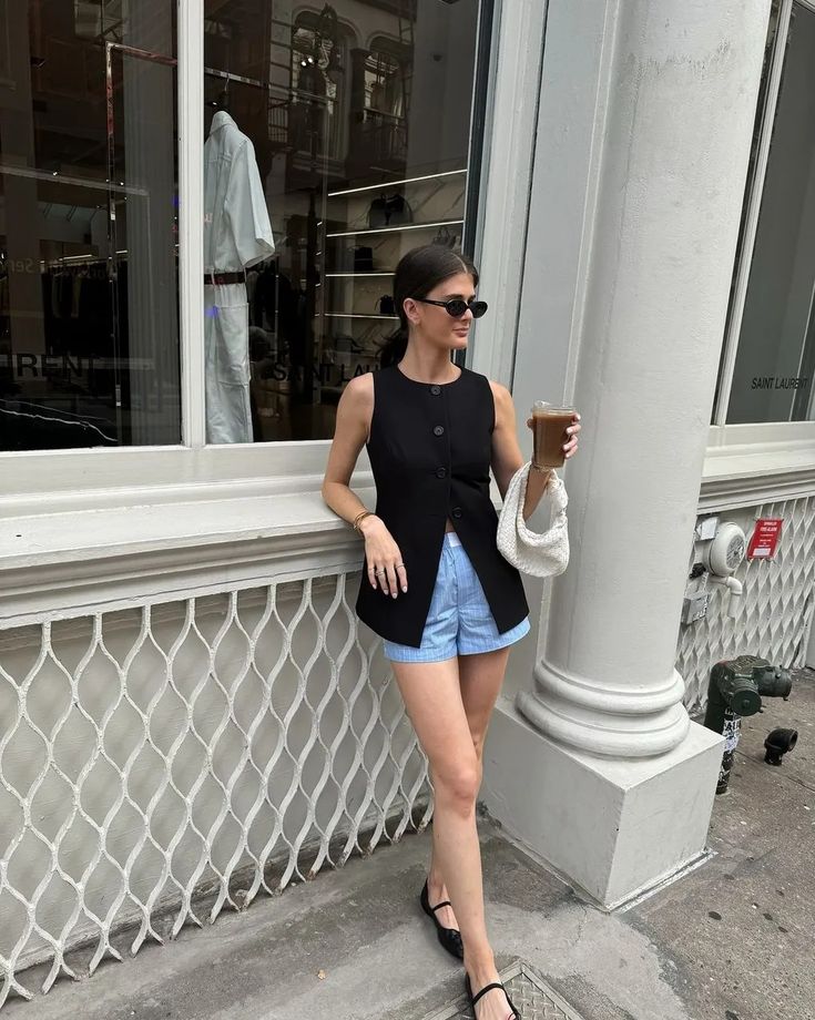 Hk Outfit, Vietnam Ootd, Outfit Bali, Chic Travel Style, Vest Outfits For Women, Street Style Outfits Casual, Parisian Outfits, Chic Outfits Classy, Ballerina Outfit