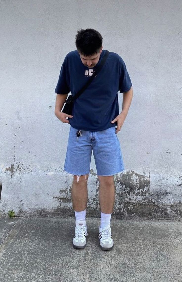 Summer Man Outfit, Jean Shorts Men Outfit, Shorts Men Outfits, Mens Outfits Streetwear, Men Outfit Ideas, Outfit Ideas 2024, Man Outfit, Mens Shorts Outfits, Mens Summer Outfits