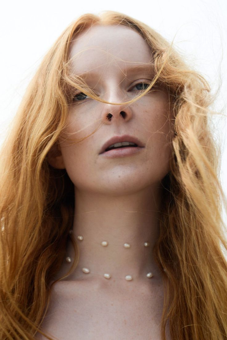 Pearl Necklace Photoshoot, Necklace Photoshoot, Tatiana Casiraghi, Floating Pearl Necklace, Woven Leather Sandals, Floating Necklace, Solange Knowles, Jewelry Photoshoot, Choker Style Necklace