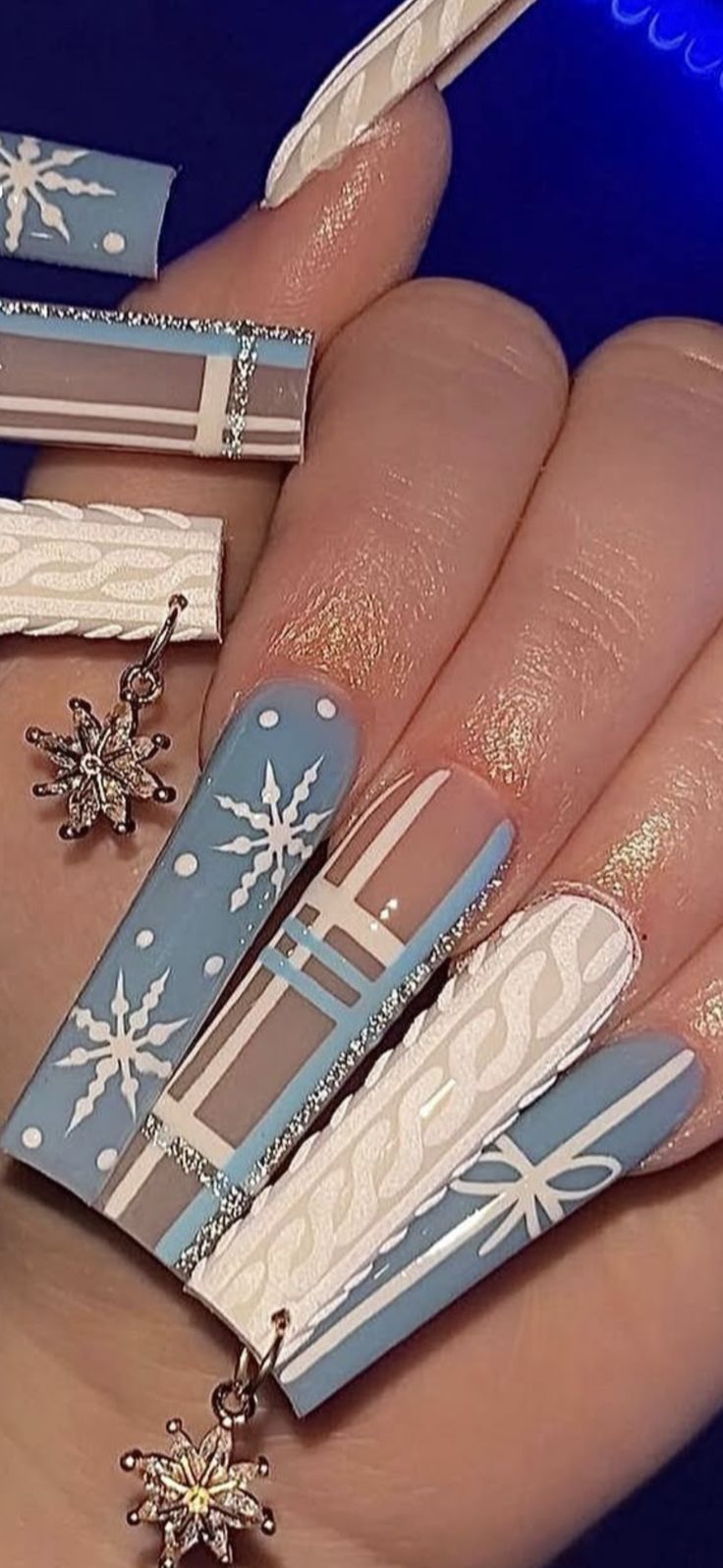 Christmas Nails Long, Latina Christmas, Christmas Nail Designs Acrylic, Blue Christmas Nails, Beauty Confidence, Unicorn Nails, Winter Nails Acrylic, Effortless Beauty, Unique Acrylic Nails