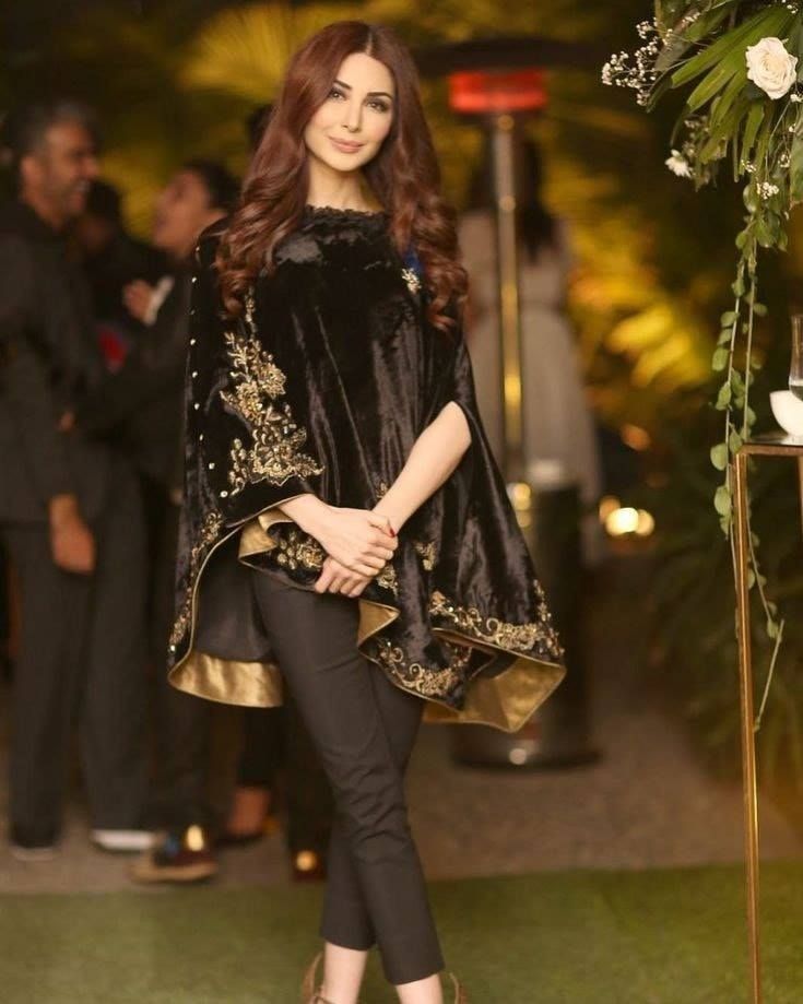 Velvet Dresses Outfit, Pakistani Party Wear Dresses, Pakistani Formal Dresses, Velvet Dress Designs, Pakistani Wedding Outfits, Pakistani Dresses Casual, Pakistani Fashion Party Wear, Beautiful Pakistani Dresses, Salwar Kamiz