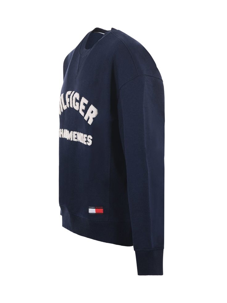 Tommy Hilfiger sweatshirt in dark blue cotton blend. Ribbed crewneck. Long sleeve. Ribbed cuffs and bottom. Front logo in sponge. Oversized fit. 58% viscose, 42% cottonComposition: Misto Cotone Relaxed Fit Logo Print Sweater For Fall, Winter Crew Neck Sweatshirt With Logo, Oversized Crew Neck Sweater With Logo, Oversized Crew Neck Sweater With Logo Detail, Oversized Logo Sweatshirt For Fall, Fall Sweater With Logo Print And Relaxed Fit, Relaxed Fit Fall Sweater With Logo Print, Winter Loungewear Sweatshirt With Logo, Blue Crew Neck Sweater With Logo Detail