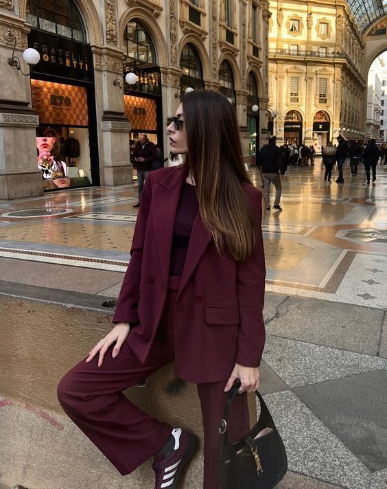 Burgundy Office Outfit, Burgundy Aesthetic Outfit, Burgundy Suit Women, Burgundy Blazer Outfit, Burgundy Outfit Ideas, Maroon Suit, Maroon Outfit, Stile Hijab, Burgundy Outfit