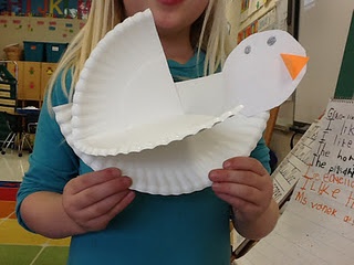 For MLK day! Students made doves then wrote how they'd bring PEACE to the world. LOVE this "new" take on MLK. Martin Luther King Jr Crafts, Mlk Crafts, Mlk Activities, World Peace Day, Mlk Day, Winter Classroom, Mlk Jr, Kindergarten Lesson Plans, Kindergarten Lessons