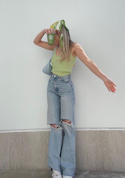 Mom Jeans Aesthetic, Gen Z Outfits, Poses Model, Model Influencer, Autumn Wallpaper, Ootd Instagram, Instagram Pose, Gen Z, White Aesthetic