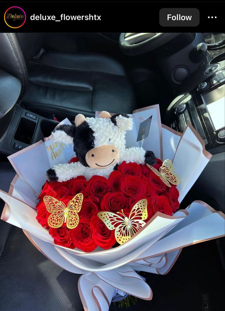 a bouquet of roses in the shape of a sheep