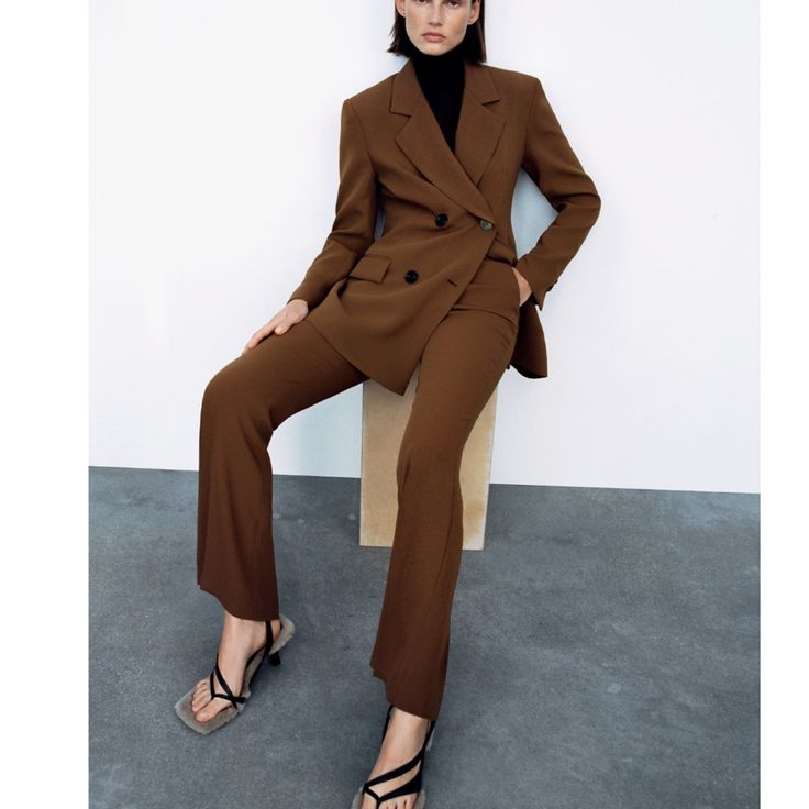 High-Waist Trousers With Front Pockets And False Rear Welt Pockets. Flared Both. Front Fastening With Metal Hook, Inside Button And Zip Fly. Fitted Fall Suit Trousers, Chic Fall Suits With Trousers, Office Pantsuit With Trousers For Fall, Tailored Fall Bottoms With Buttons, Fall Office Pantsuit, Fall Season Office Pantsuit, Solid Color Trousers Pantsuit For Fall, Brown Fitted Wide Leg Pants For Office, Fitted Brown Wide Leg Pants For Office