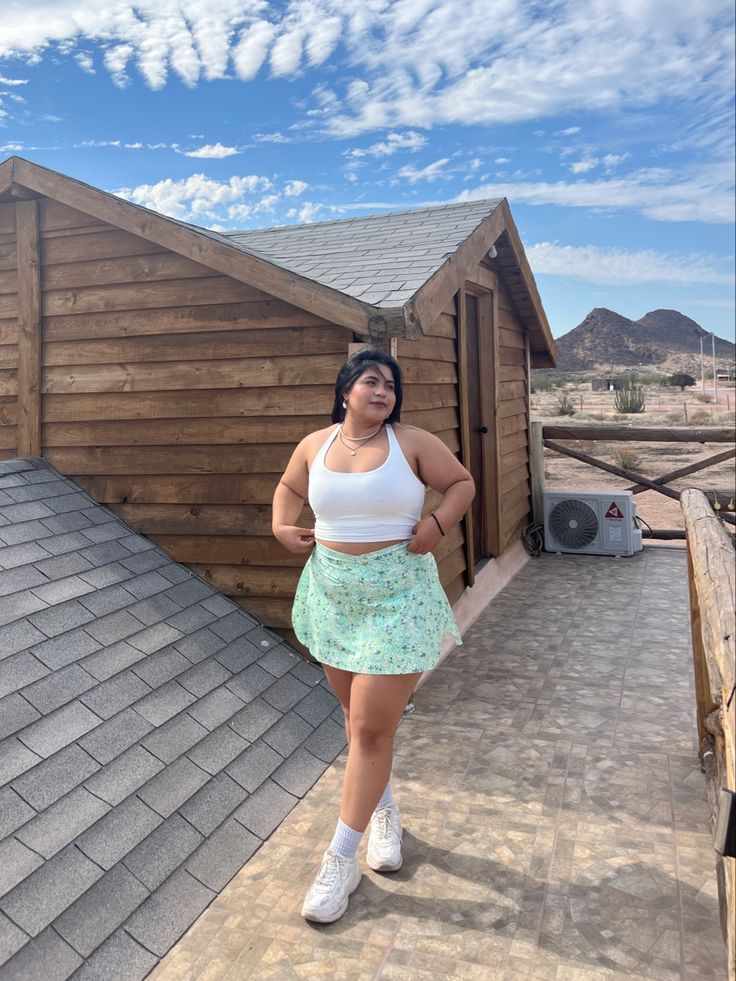 Plus Size Skort Ootd, Vacation Inspo Pics Mid Size, Beach Aesthetic Plus Size, Chubby Beach Photos, Beach Fits Aesthetic Plus Size, Beach Aesthetic Midsize, Outfits For Chubby Girls, Baddie Outfits Summer, Chubby Girl Outfits