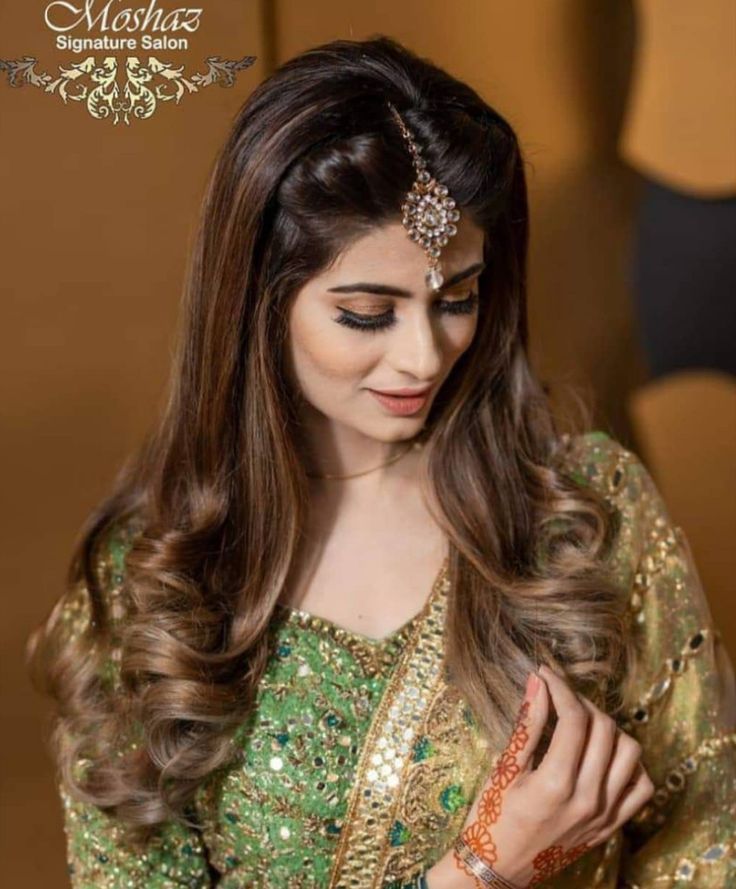 Hairstyles For Weddings Pakistani, Mehndi Hairstyles Pakistani For Girls, Soft Party Makeup Look Pakistani, Sangeet Hairstyles For Bride Open Hair, Open Hair Hairstyle For Saree Look, Braided Hairstyles For Big Foreheads, Hairstyle For Sangeet, Open Hairstyles For Party, Engagement Hairstyles Front Look