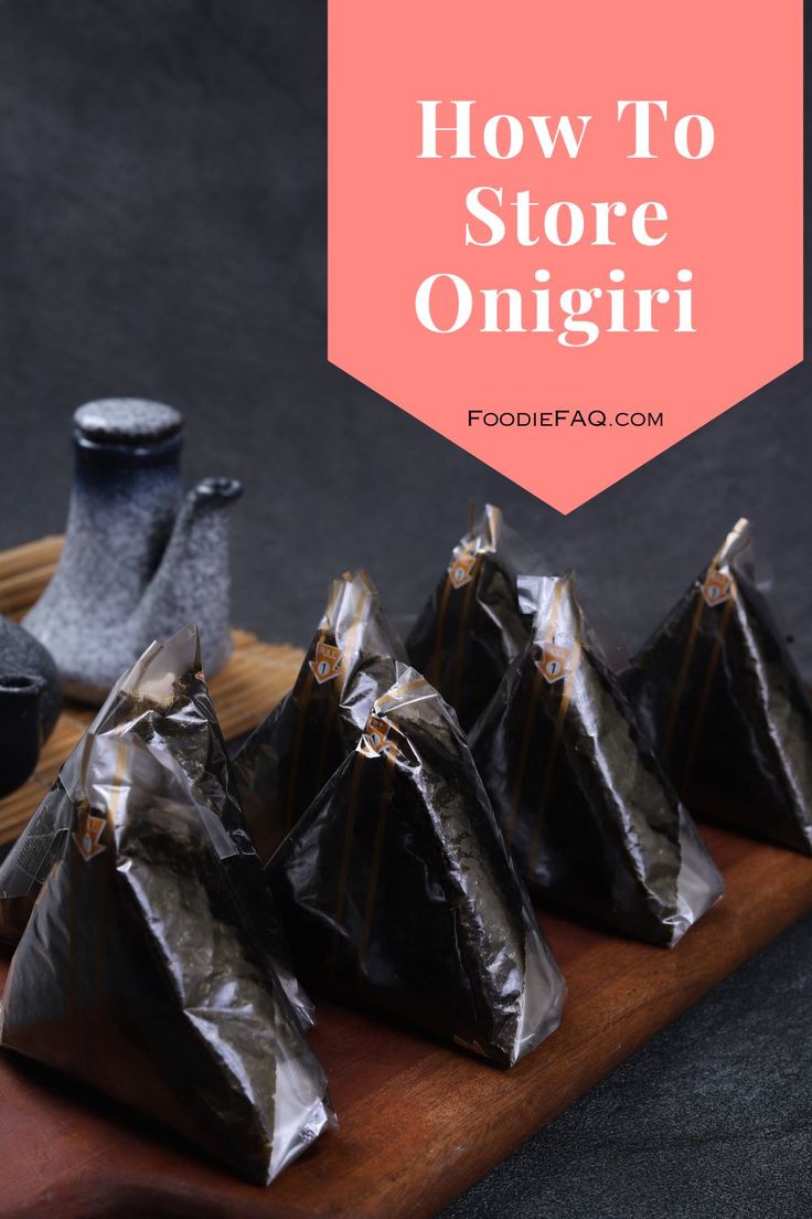 how to store onigiri in japanese food with text overlay that reads, how to store onigiri