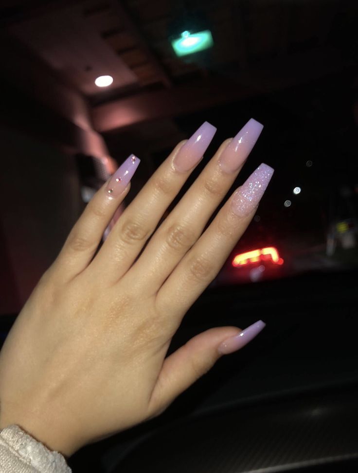 Light Purple Acrylic Nails Coffin Design, Lavender Glitter Nails Acrylic, Lavender Nails With Glitter Ombre, Lavender Acrylic Nails With Design, Lilac Nails Acrylic Coffin, Purple Simple Nails Acrylic, Light Purple Acrylic Nails Coffin Short, Lavender Medium Nails, Lavender Colored Nails