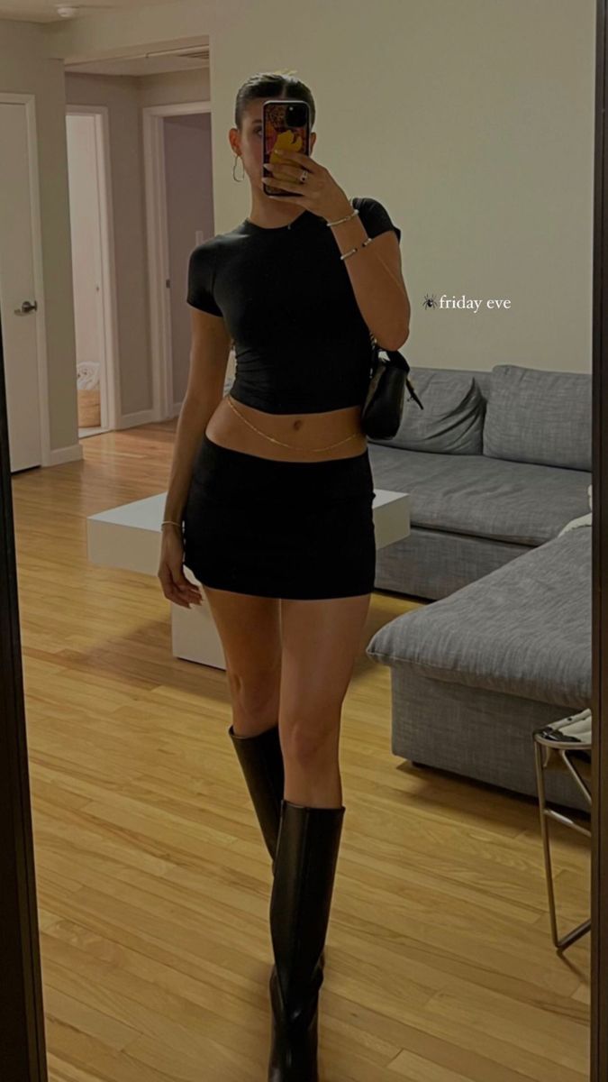 Outfit For A Night Out Clubbing, Black Low Rise Mini Skirt Outfit, Night Out Mini Skirt Outfit, Black Mini Skirt Tights Outfit, Black Skirt Night Outfit, Black Mini Skirt Party Outfit, Mini Dress Party Aesthetic, Black Skirt Club Outfit, Mini Skirt Clubbing Outfit