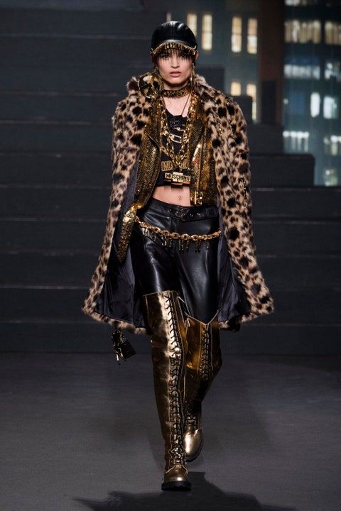 H&M x Moschino Spring 2019 Ready-to-Wear Collection | Vogue Body Armor, Urban Chic, Fashion Show Collection, Hip Hop Fashion, Fast Fashion, Leather Fashion, Passion For Fashion, Fashion Magazine, Runway Fashion