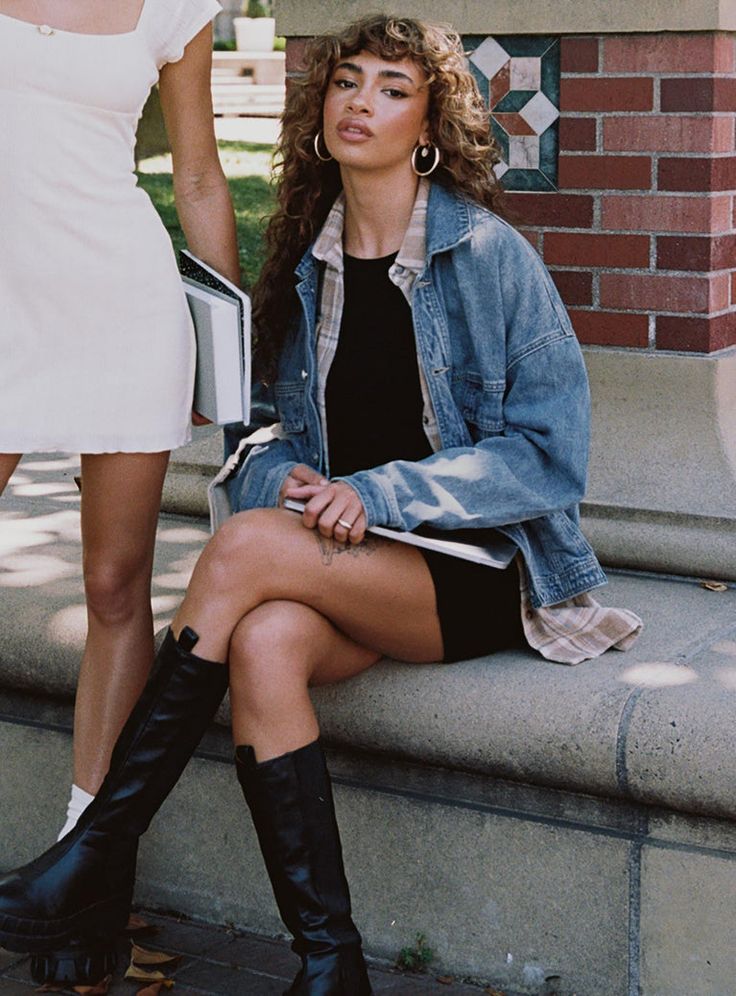 Kier Oversized Jacket Denim Mid Wash Oversized Jean Jacket Outfit, Oversized Jacket Outfit, Full Body Poses, Oversize Outfit, Jean Jacket Outfits, Denim Jacket Outfit, Jacket Denim, Lady Fashion, Oversized Denim Jacket