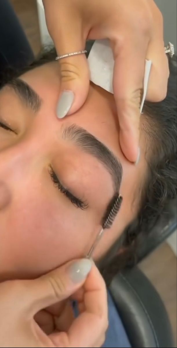 Eyebrows Getting Done, Full Eyebrows Aesthetic, Getting Brows Done, Done Eyebrows, Thick Eyebrows Aesthetic, Think Eyebrows, Filled In Eyebrows, Getting Eyebrows Done, Neat Eyebrows