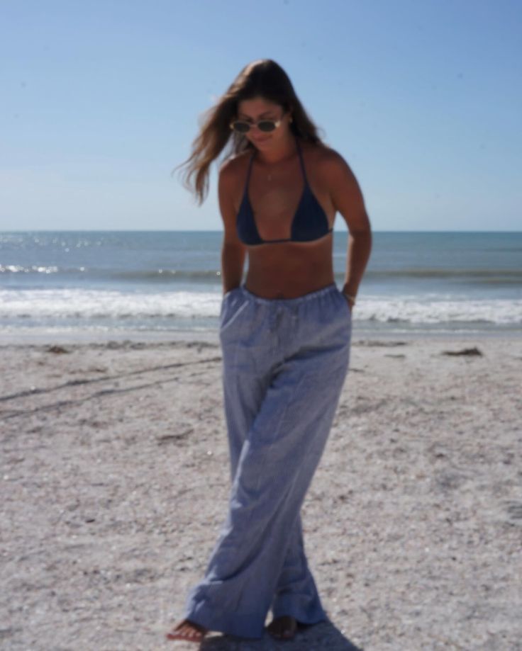 wear your pajamas to the beach day 🐚 Cold Beach Day Outfit, Cold Beach Day, Cold Beach Outfit, Abroad Aesthetic, Relax Outfit, Myrtle Beach Trip, Beach Day Outfit, You Are So Beautiful To Me, Beach Relax