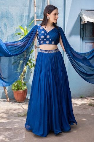 Blue Lengha Outfit, Ethnic Dresses Indian Wedding Ideas, Chaniya Choli Designs Weddings Latest, Gown Designs Indian, Varun Chakkilam, Diwali Pics, Latest Traditional Dresses, Lengha Blouse Designs, Gown Designs