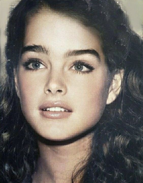 Brooke Shields Young, Olivia Hussey, Smink Inspiration, Brooke Shields, Model Aesthetic, Irina Shayk, Beauty Icons, Natalie Portman, Adriana Lima