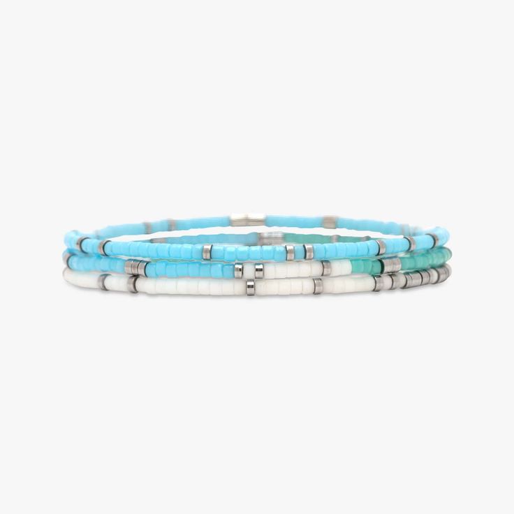 Immerse yourself in the ocean's beauty with our Seafoam Dream Stretch Bracelet Set of 3! Drawing inspiration from the serene colors of the sea, these bracelets feature a fun fusion of light blues and teals reminiscent of the ocean waves that make them the perfect accessory for the summer.Easy On and Off One size fits most, easy to slip on and off. Friendship Bracelets With Beads, Flat Heel Boots, Pura Vida Bracelets, Handcrafted Bracelets, Beaded Stretch Bracelet, Accessories Rings, Ocean Waves, Jewelry Plate, Stretch Bracelet