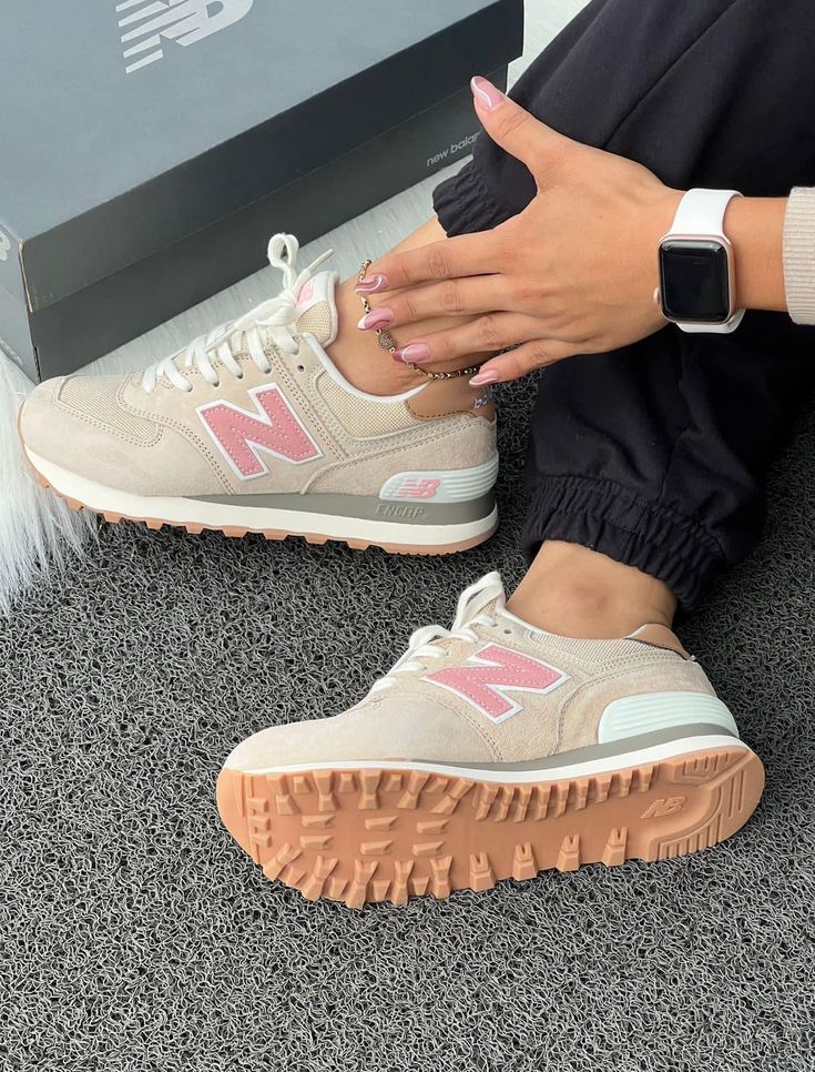 Nb Sneakers, 2025 Outfits, Cute Running Shoes, Pretty Sneakers, Athleisure Shoes, Back To School Shoes, Trendy Shoes Sneakers, Preppy Shoes, Pretty Shoes Sneakers