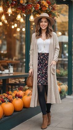 Cute Old Lady, Winter Midi Skirt Outfit, Denim Midi Skirt Outfit, Outfits For Short Women, Fashionista Outfits, Lady Outfits, Midi Skirt Outfit, Winter Outfit Ideas, Trendy Outfits Winter