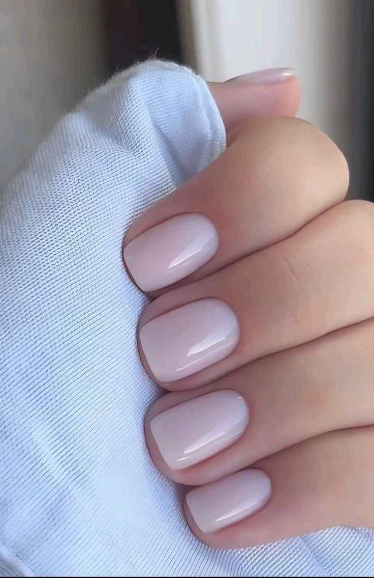 Minimal Natural Nails, Healthy Nails Color Ideas, Manicures Natural Nails, Engagement Nails Light Pink, Short Pale Nails, Light Nails Ideas Short, Polished Nails Natural, Regular Gel Nails Manicures, Gel Mani Natural Nails