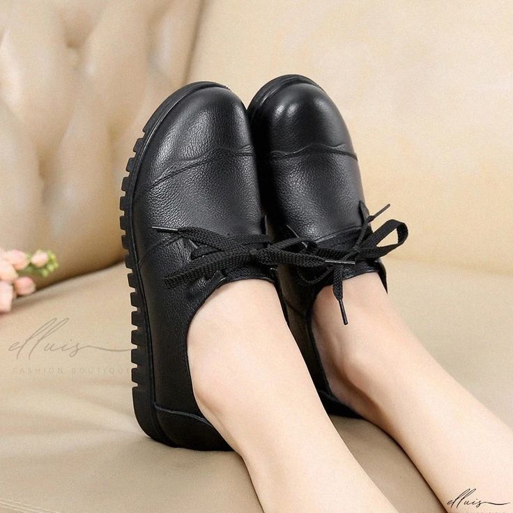 Round Toe Flat Shoes with Soft Bottoms Cow Hide Shoes, Flats Shoes Comfortable, Shoe Sole, Pu Heels, Comfortable Flats, Women's Footwear, Toe Designs, Flat Shoes, Low Heels