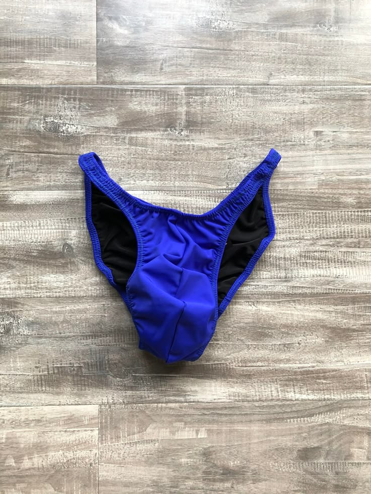 Matte Cobalt Blue Men's posing trunks for NPC, IFBB, OCB, INBF, WNBF, NANBF. Matte Cobalt Blue material Fully lined **Each Cut Style (Back Coverage - Standard, Narrow, Pro) is made with 1/2" wide hip/sides. If you would like the 1/4" wide hip/sides please let me know in the comment box while ordering. Each Crystal Bikinis posing trunks come wrapped with cleaning and care instructions and trunk sack.  For custom sizing put your measurements in the comment box when ordering: -Hip Circumference (ar Bodybuilder Posing, Bodybuilding Posing, Men In Boxers, Men's Bodybuilding, Its Raining Men, Body Building Men, Mens Swim Trunks, Shirtless Men, Bodybuilder