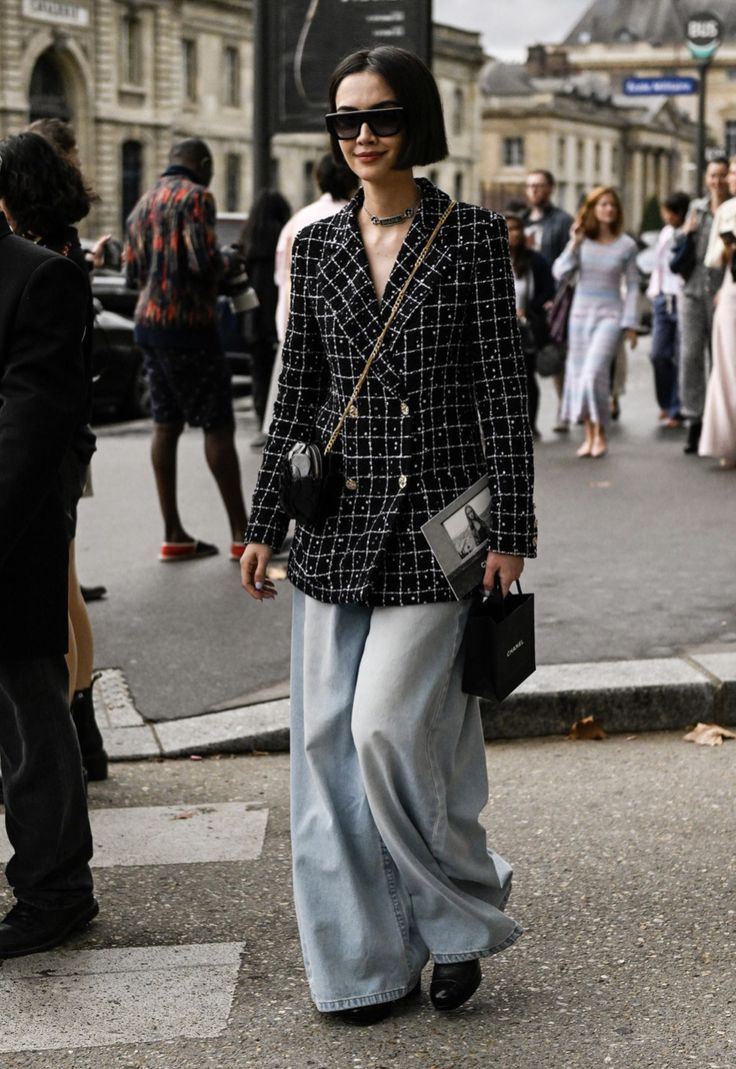 Tweed Jacket Street Style, Chanel Blazer Outfit, Tomboy Business Casual, Cable Knit Sweater Outfit, Chanel Street Style, Tweed Jacket Outfit, Slouchy Shirt, Wide Legged Jeans, Knit Sweater Outfit