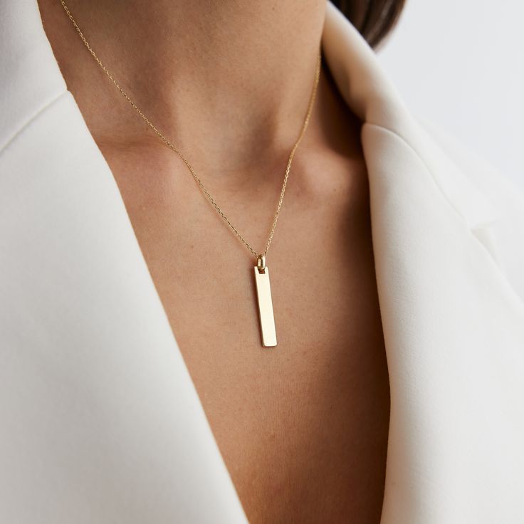 "14K Solid Gold Personalized Jewelry Nameplate Pendant Letter Laser Write Bar Necklace for Women Best Friends Family Name Graduation Gift ❤【Materials & Specifications:】 - Chain thickness is 0.9mm -Pendant Width:4.8mm (0,18in) -Pendant Length :2.5cm (0.98) 【Available in 4 different chain lengths】 42 cm (16.5 in) 44 cm (17.3 in) 46 cm (18.1 in) 48 cm (18.8 in) Custom Name Necklace - Click \"Add your personalization\" to start your own personalized necklace design. Customize the name of your lover, Minimalist Clavicle Chain Nameplate Necklace, Minimalist Nameplate Clavicle Necklace, Minimalist Engraved Bar Necklace, Elegant Personalized Rectangular Chain Necklace, Gold Rectangular Bar Necklace, Gold Armband, 14k Gold Necklace, Custom Name Necklace, Hand Jewelry