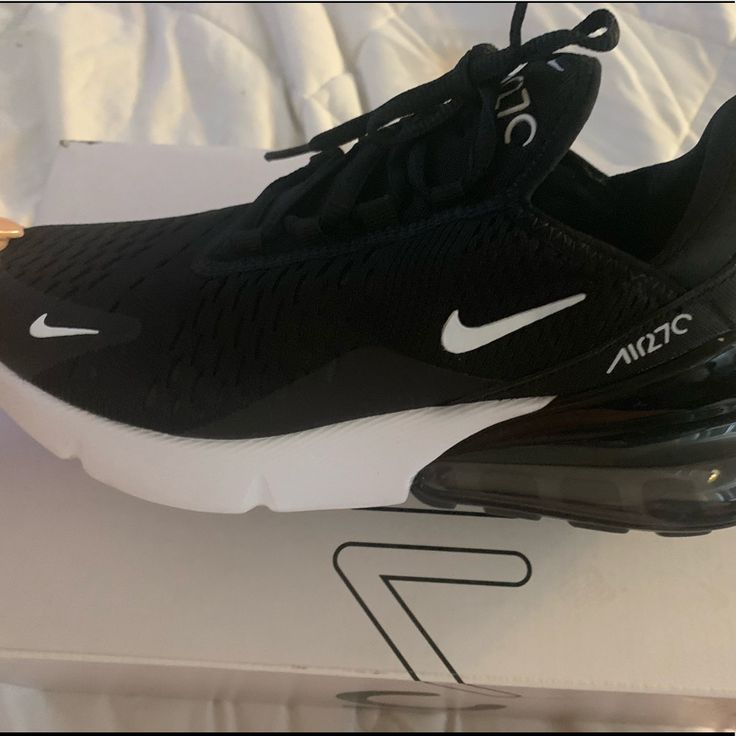 Air Max 270 New Size 6 Nike Women Shoes, Shoes Nike Women, Athletic Aesthetic, Nike Shoes Air Max, Shoes Air, Aesthetic Shoes, Air Max 270, Nike Shoes Women, Shoes Color