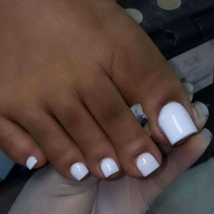 All White Pedicure, Nails For College Graduation, Toes Nails White Color, White Toes Pedicure Black Women, White Acrylic Toes Ideas, White Nails Toes Toenails, Toe Ideas Pedicures, White Toe Pedicure, White Nails Feet Toenails