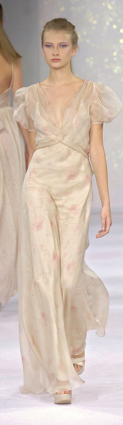 Luisa Beccaria spring 2007 Runway Outfits, Luisa Beccaria, 자수 디자인, Sarah Jessica Parker, Crochet Bags, Style Chic, Milan Fashion, Fashion Week Spring, Milan Fashion Week