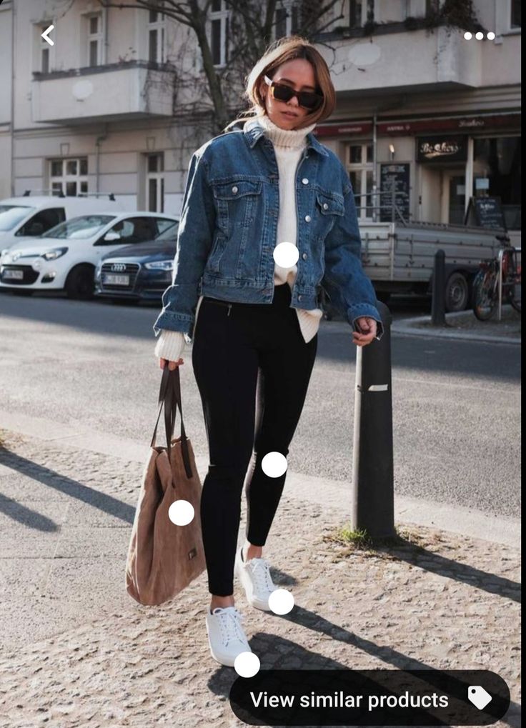 Fall Jackets Outfit, Winter Jacket Outfits, White Sneakers Outfit, Look Legging, Jacket Outfit Women, 일본 패션, Jean Jacket Outfits, Denim Jacket Outfit, Black Jeans Outfit