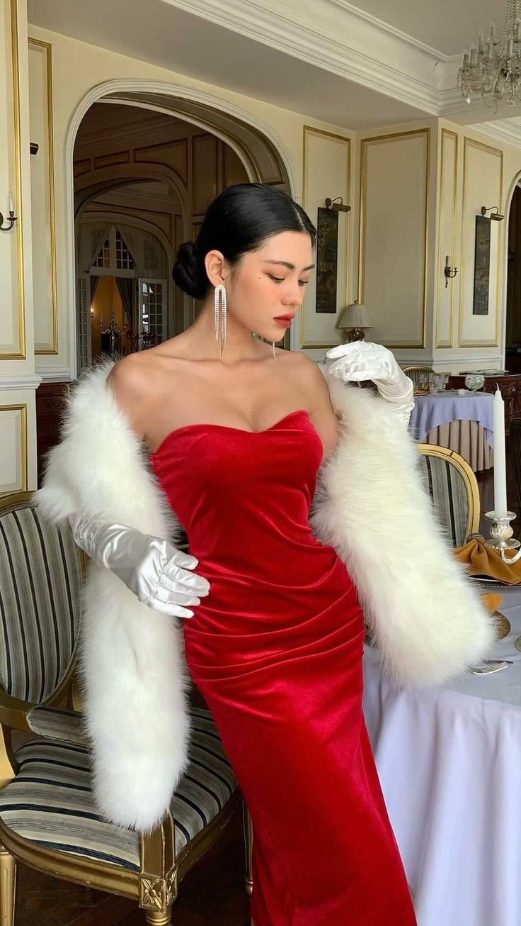 House Of Cards Outfits, Vintage Outfits With Gloves, Red Dress With White Gloves, Fancy Casino Outfit, Red Hollywood Dress, Dress With Gloves Outfit, Old Hollywood Accessories, Elegant Dress With Gloves, Dress With Gloves Classy Vintage Fashion