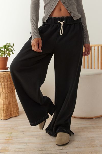 Wardrobe-staple Out From Under straight-leg sweatpants that you'll want to wear every day. With an ultra-soft feel, these baggy sweatpants have a relaxed straight leg finished with a side-split hem. Features Out From Under Hoxton baggy sweatpants Made to be lived in straight-leg sweatpants Relaxed slouchy fit Straight leg Side pockets Easy pull-on drawstring waist UO exclusive Content + Care 58% Cotton, 42% polyester Machine wash Imported Size + Fit Model in Grey is 5’7" and wearing size Small M