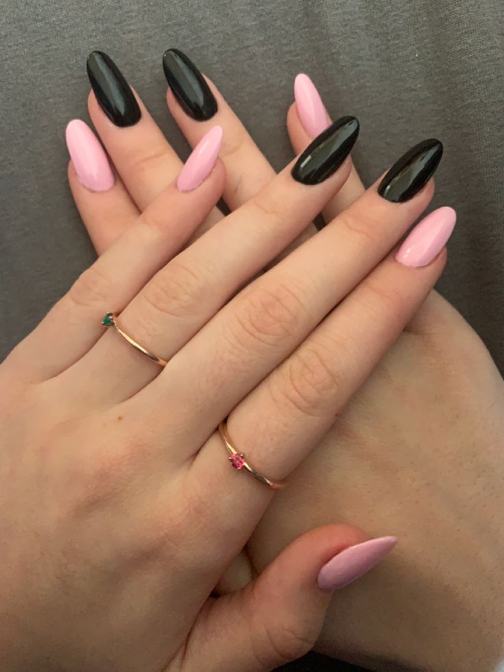 Light Pink With Black Nails, Pink Nd Black Acrylic Nails, Black Pink Gel Nails, Black And Pink Nails Ideas Aesthetic, Short Black Pink Nails, Black Light Pink Nails, Pink Black Almond Nails, Nails Pink And Black Design, Gel Nails Black And Pink