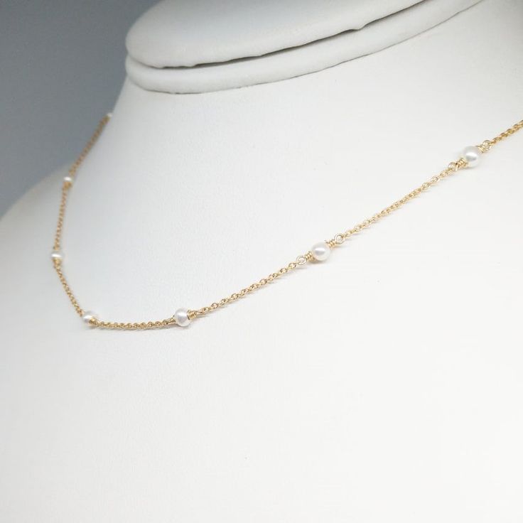 This delicate handmade necklace features 7 genuine Freshwater Pearls Gemstones wrapped in 14k Gold Filled or Sterling Silver made in the length of your choice. This dainty beaded necklace is easy to wear alone or layered with other necklaces. A classic and simple everyday piece that will make fashion look effortless. Customize yours by choosing your metal and length. This necklace design is also available in different gemstones. Makes a great gift to add to any gemstone lover's collection. Perfe Simple Gold Necklace, Dainty Pearl Necklace, Gold Necklace Simple, Handmade Beaded Necklaces, Jewelry Simple, Bridesmaid Accessories, Freshwater Pearl Necklace, Necklace Pearl, June Birthstone